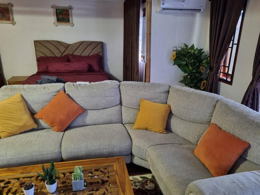 Suci'S Friendly Apartments Матарам Экстерьер фото