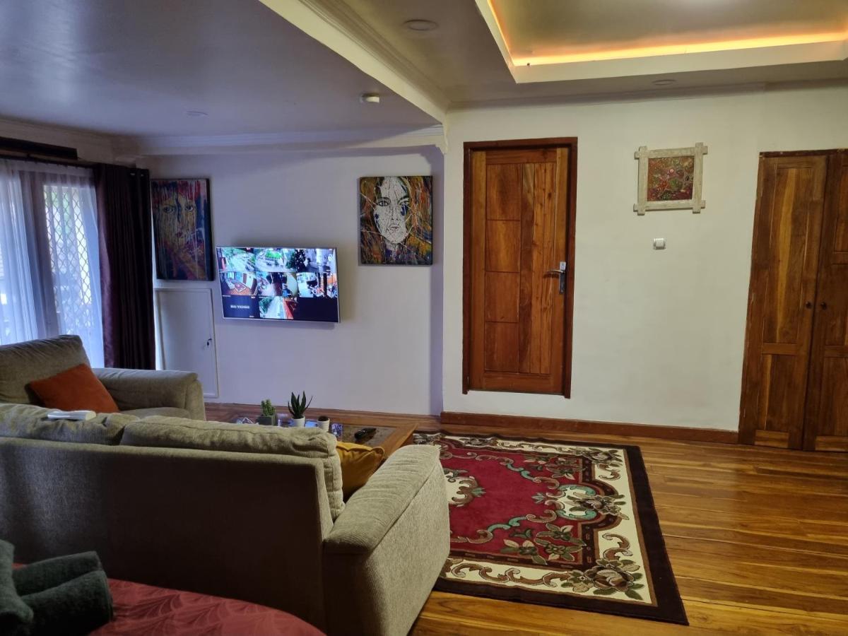 Suci'S Friendly Apartments Матарам Экстерьер фото