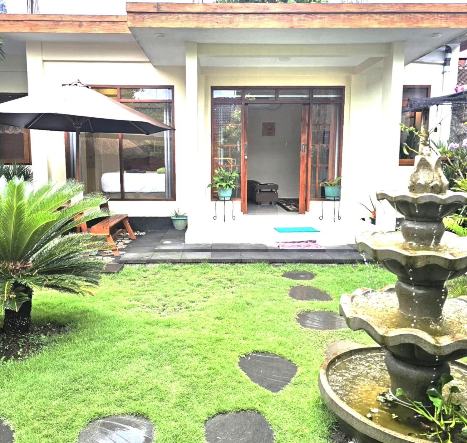 Suci'S Friendly Apartments Матарам Экстерьер фото